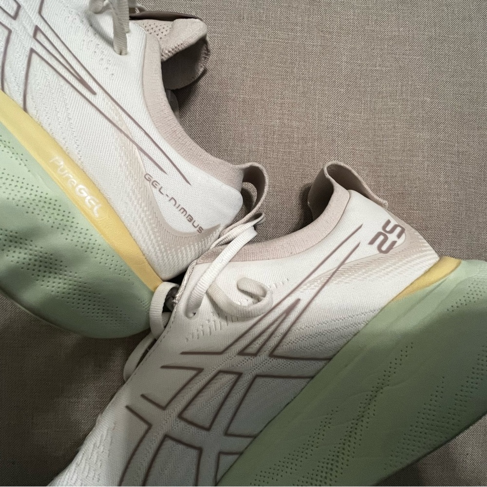 ASICS Gel Nimbus 25 in men’s 11.5 cream